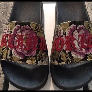 Gucci flip flops